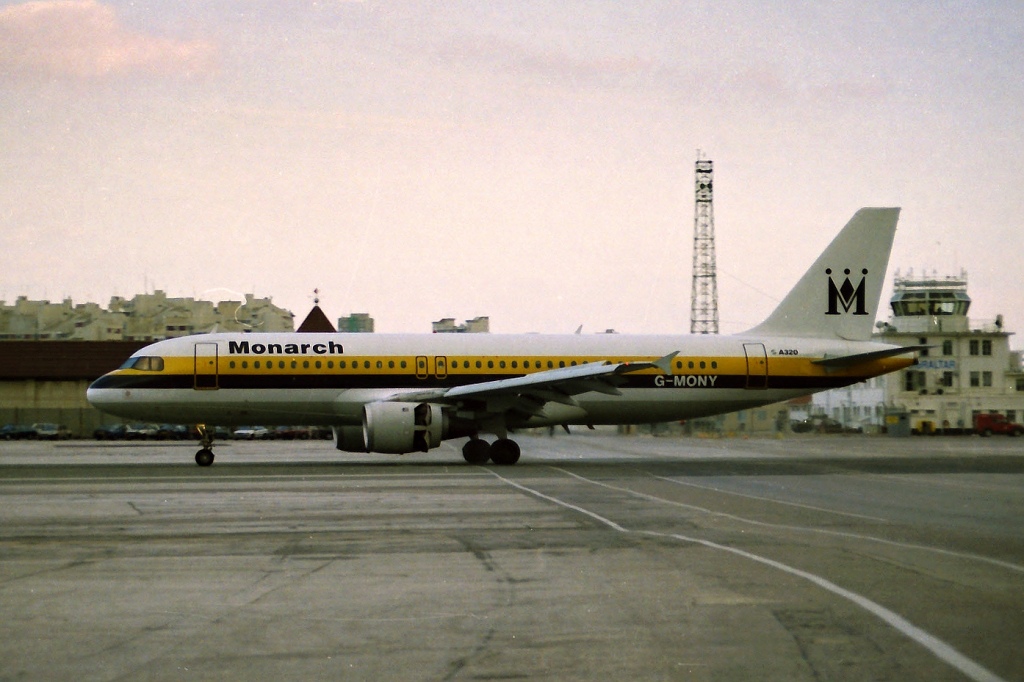 Airbua A320-212 Maonarch 23.1.1998