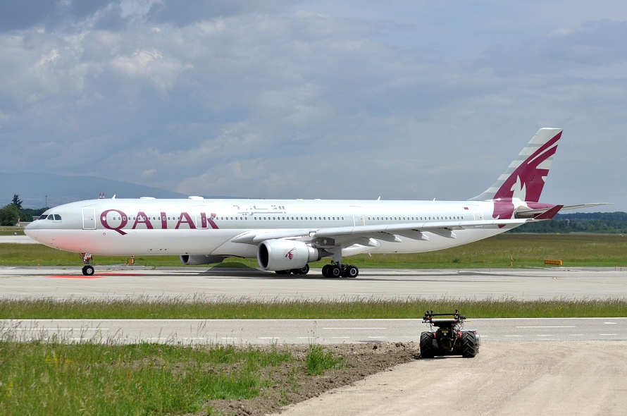 Airbus A330-302, A7-AEF, 31.5.2012