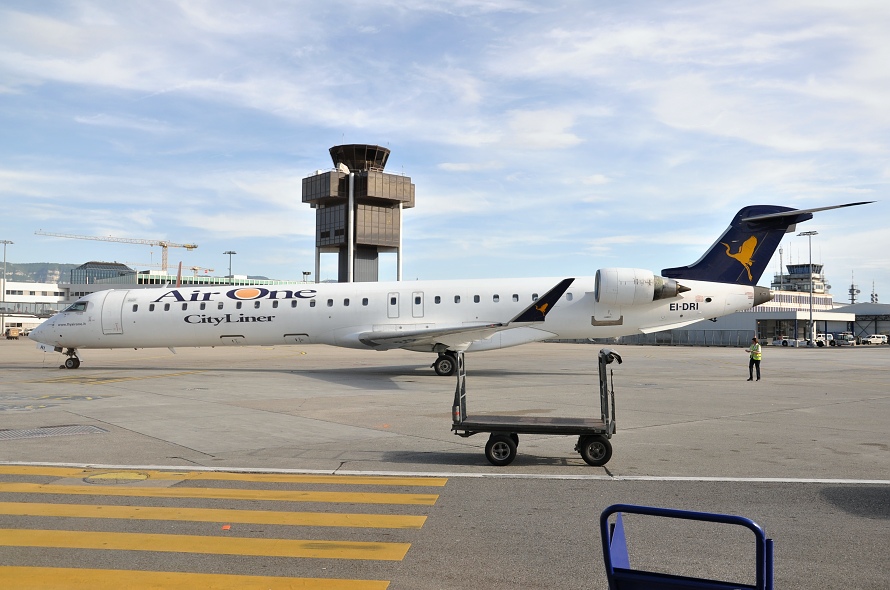 Canadair CRJ-900, EI-DRI, 2.6.2012