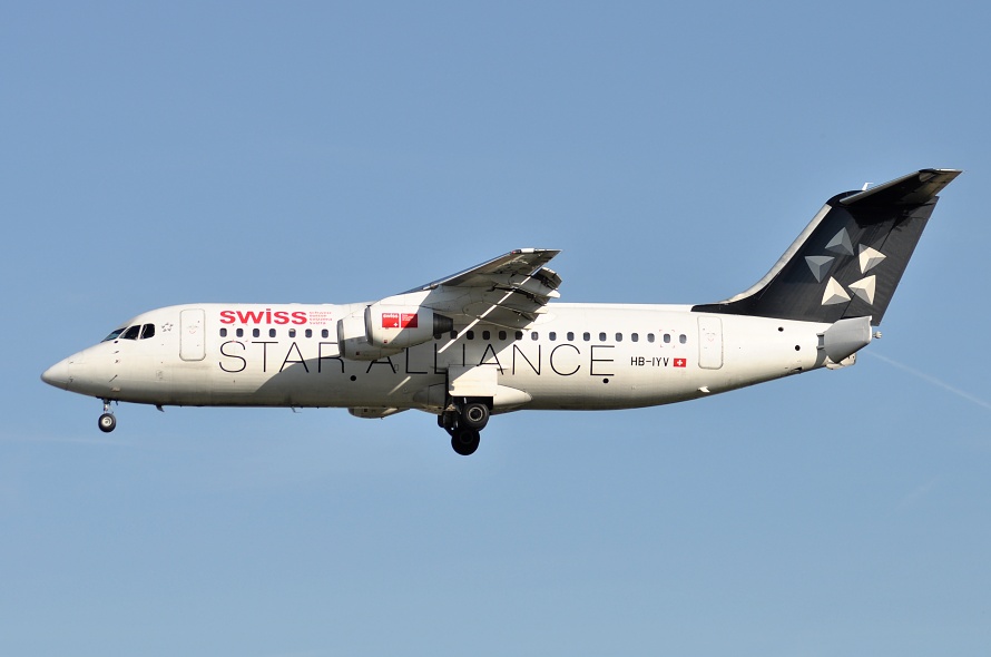 Avro RJ100, HB-IYV, 1.6.2012