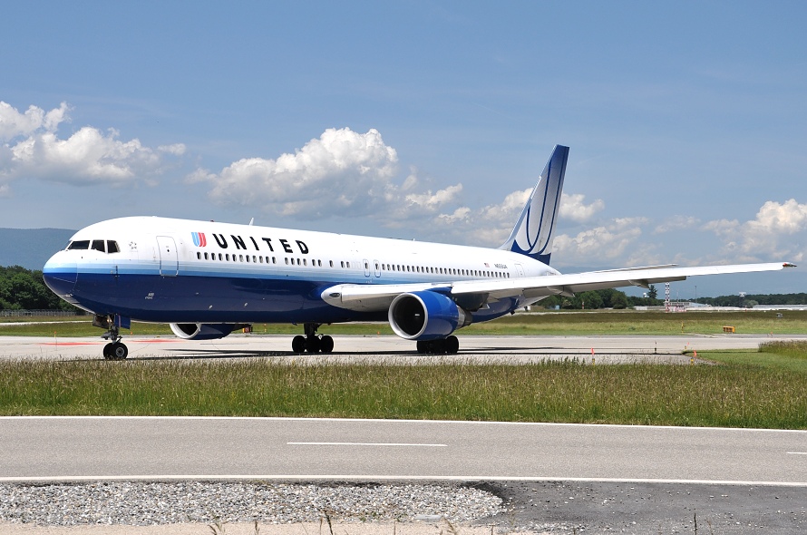 Boeing 767-322 ER, N655UA, 2.6.2012