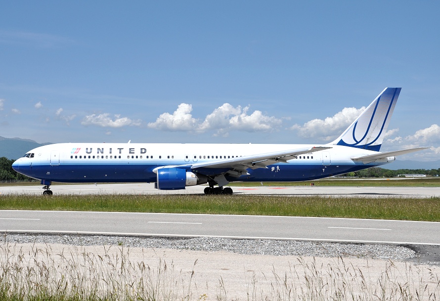 Boeing 767-322 ER, N655UA, 2.6.2012