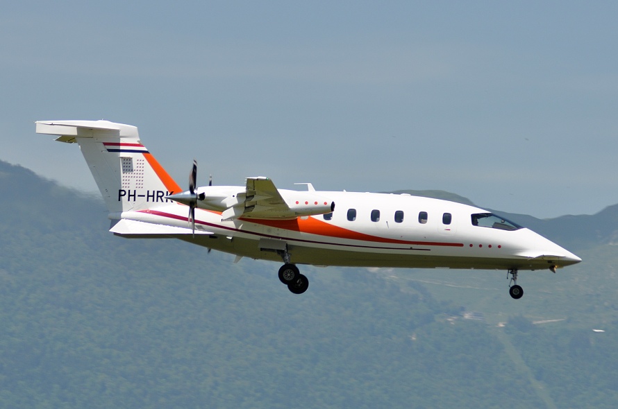 Piaggio P-180 Avanti, PH-HRK, 2.6.2012