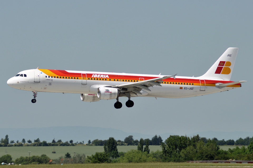 Airbus A321-211, Iberia, EC-JQZ, 8.6.2014