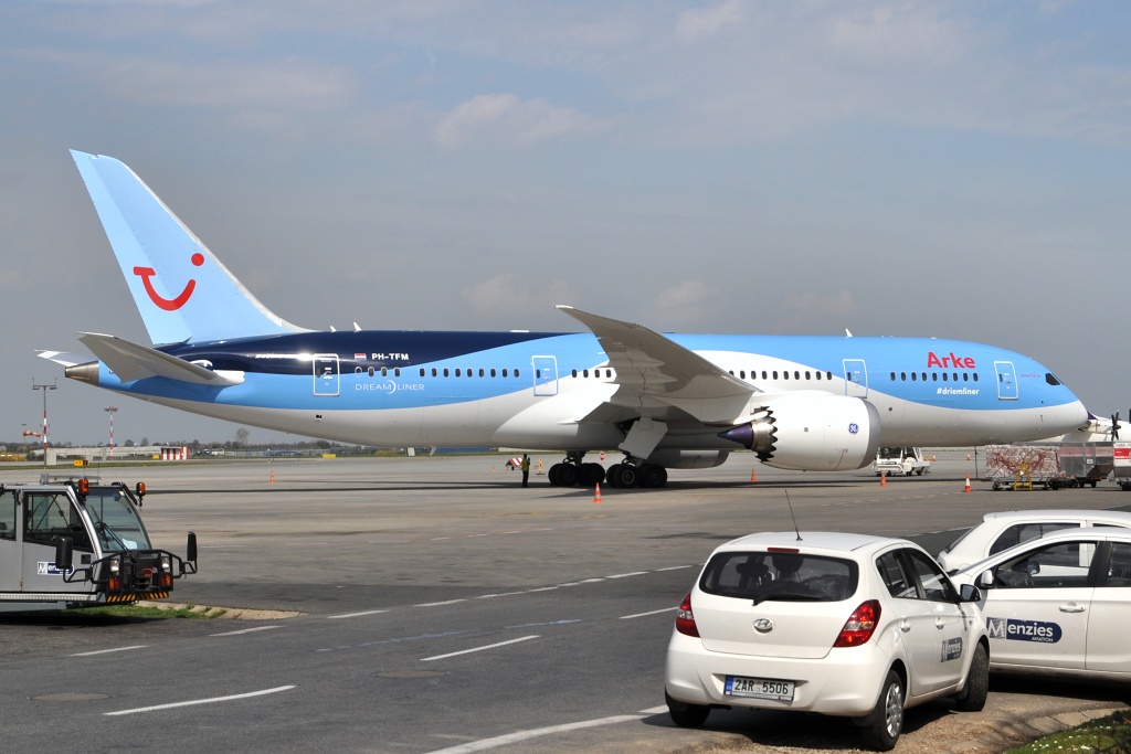 Boeing 787-8, ArkeFly, Praha 16.4.2015