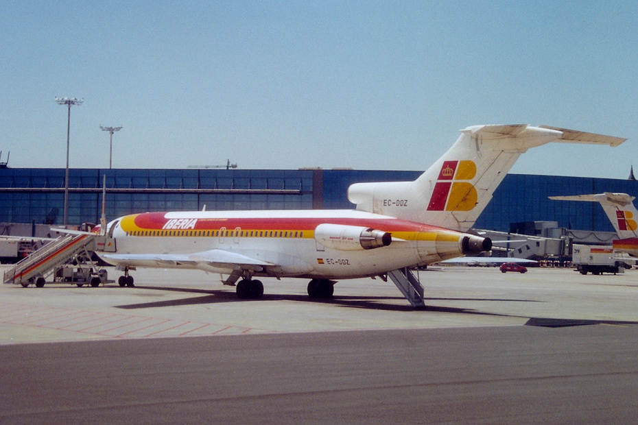 Boeing 727-256, EC-DDZ, 12.6.2000