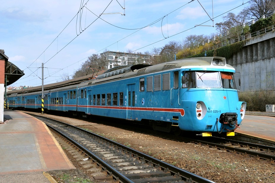 D 451.025/026, 3.4.2012