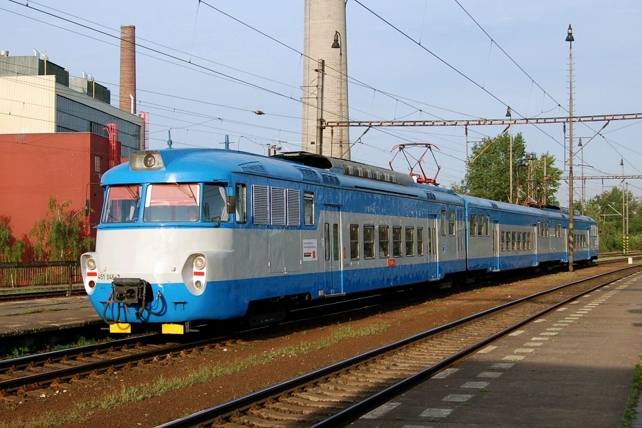 D 451.045/046, 11.5.2011